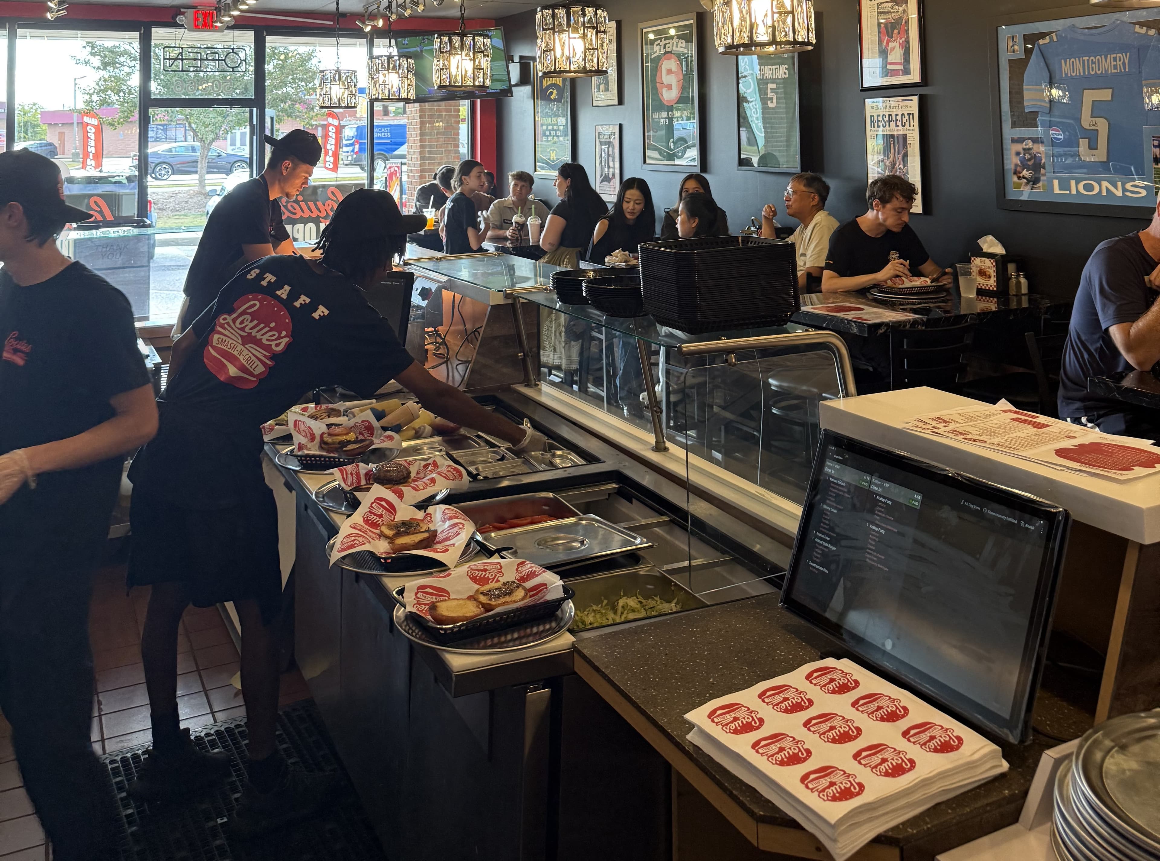 Exterior of Louie’s Smash-N-Grill in Macomb, MI